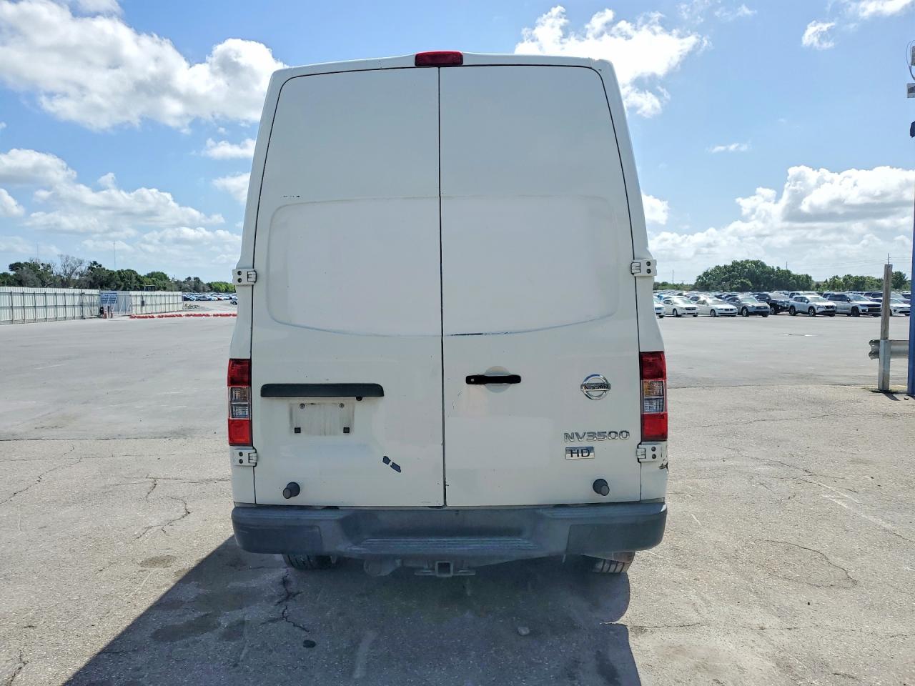 Nissan Nv