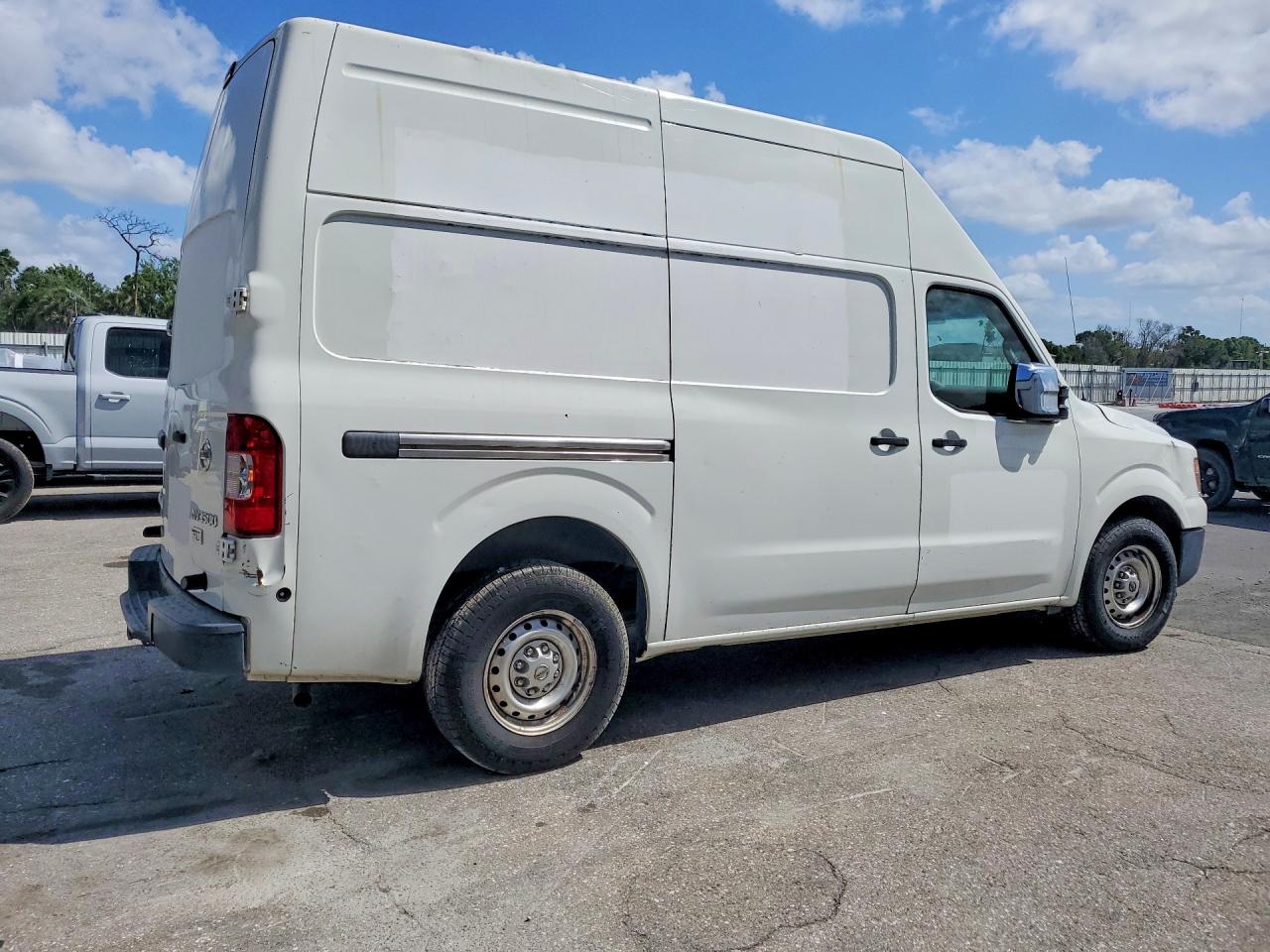 Nissan Nv