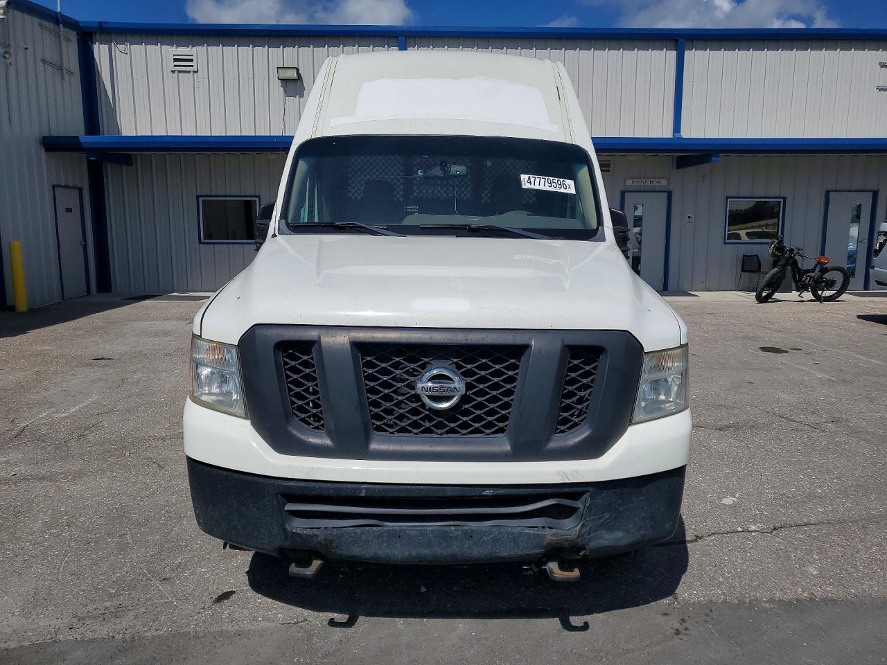 Nissan Nv