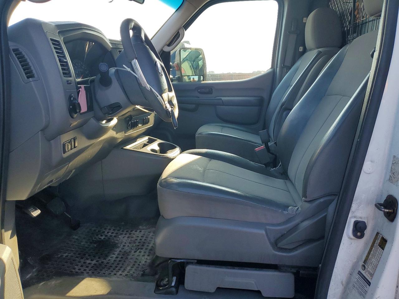 Nissan Nv