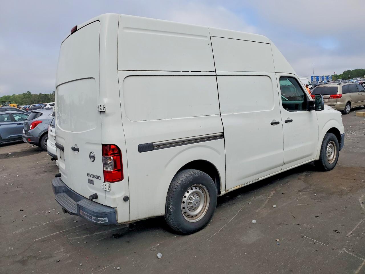 Nissan Nv