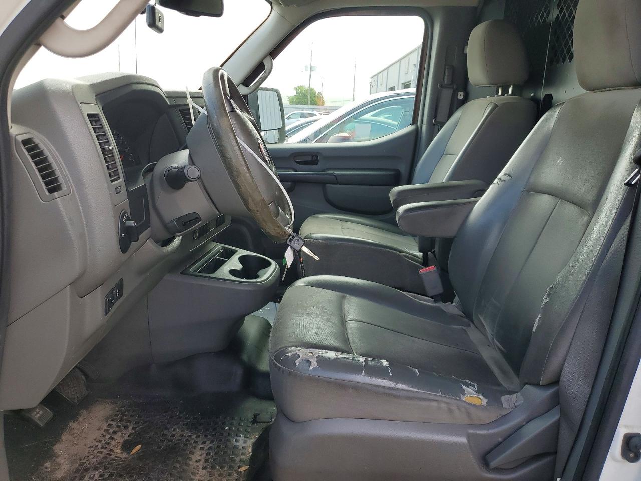 Nissan Nv