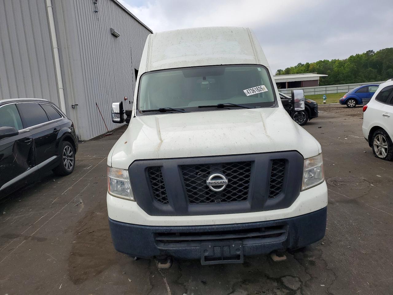 Nissan Nv
