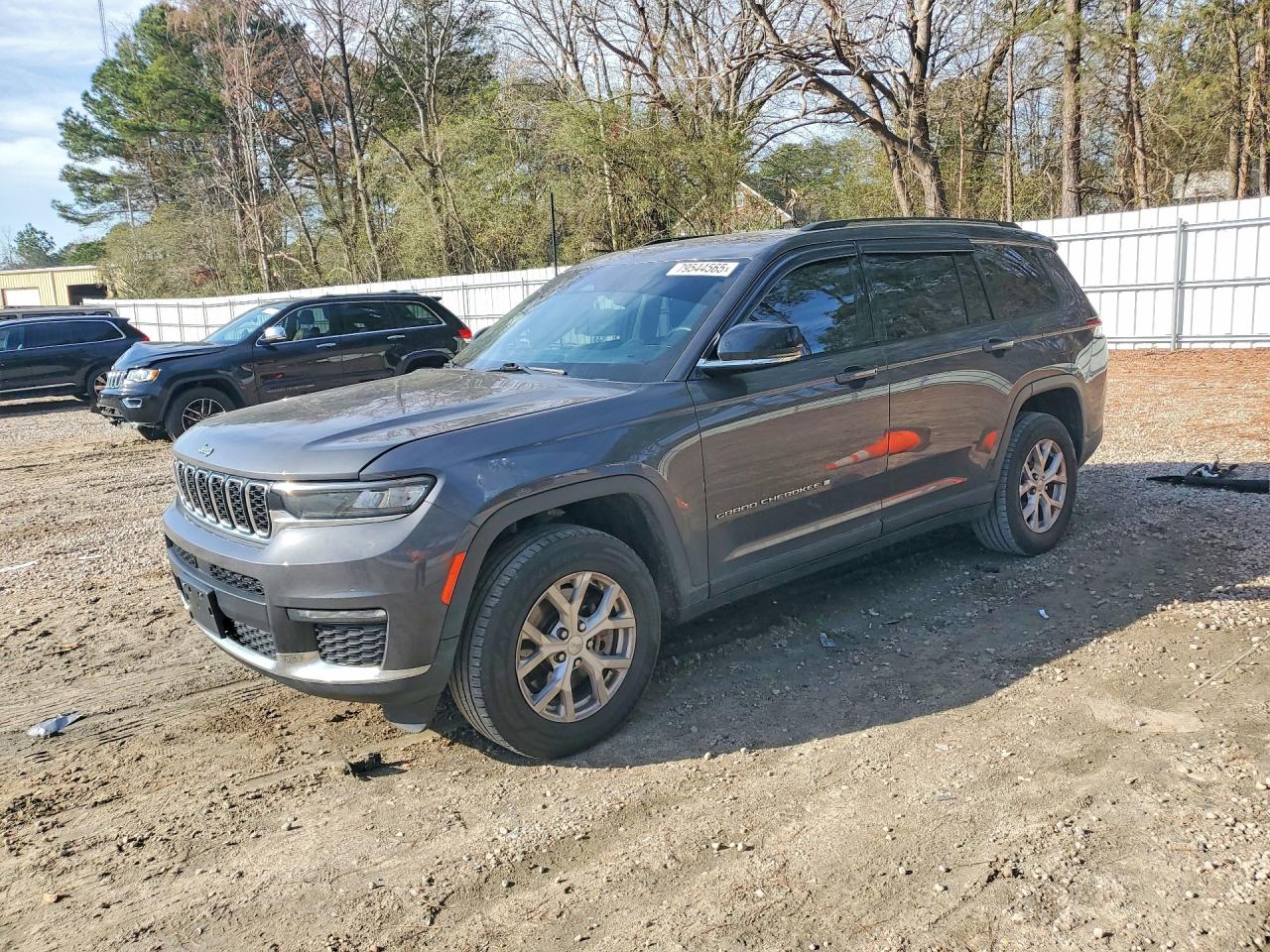 Salvage Jeep Grand Cherokee Image