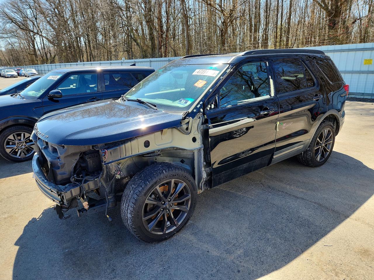 Salvage Ford Explorer Image