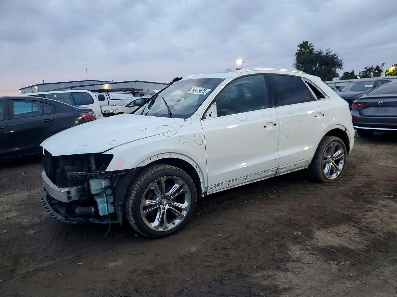 Salvage Audi Q3 Image