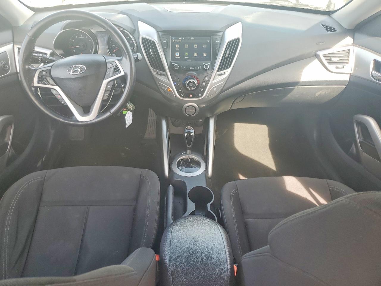 Hyundai VELOSTER Base