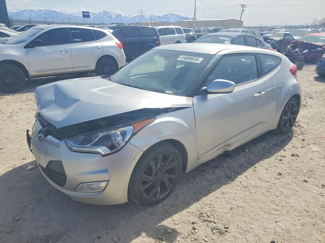 Salvage Hyundai VELOSTER Image