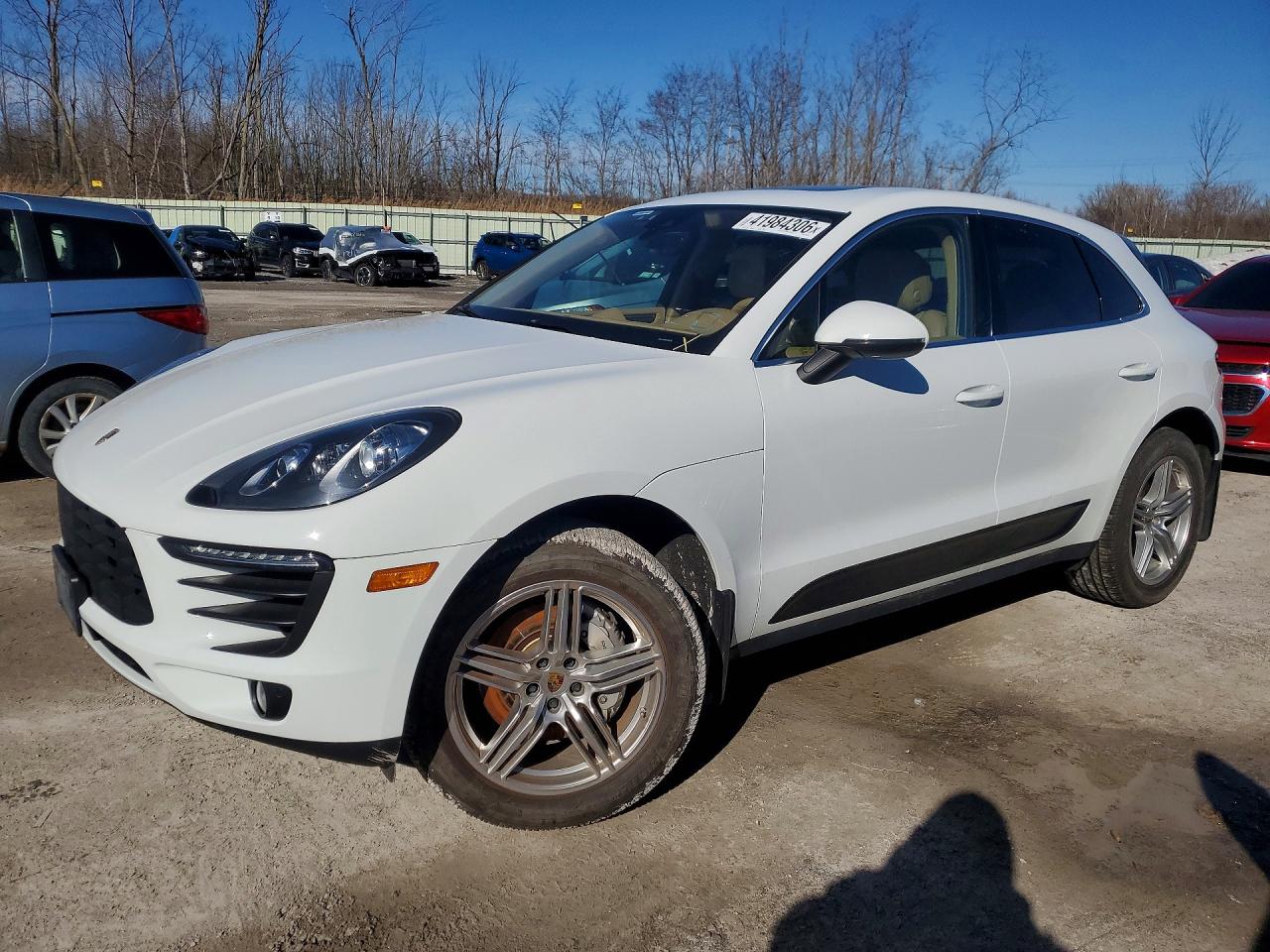 Salvage Porsche Macan Image