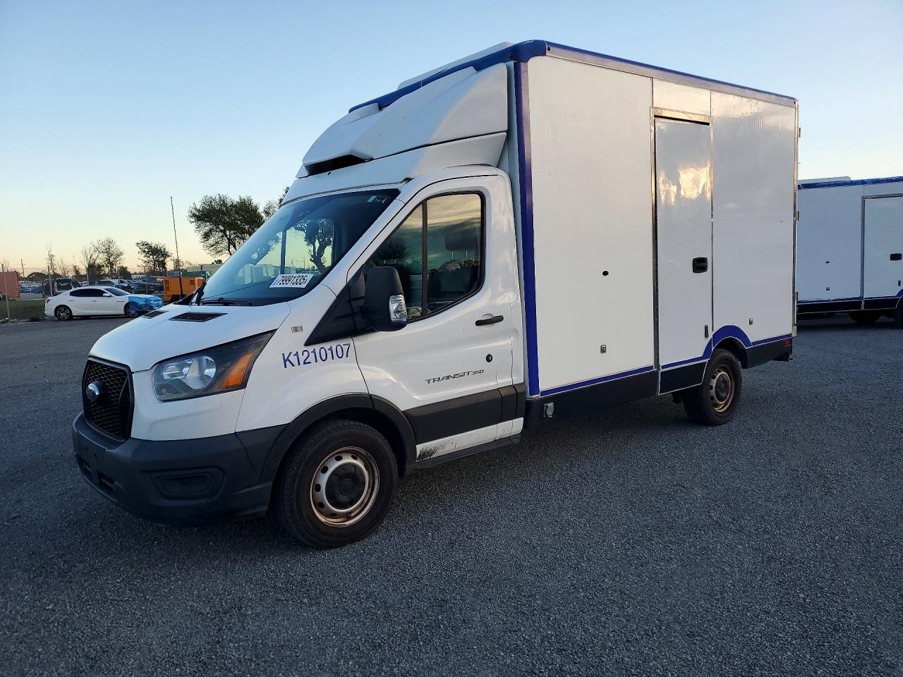 Salvage Ford Transit Image