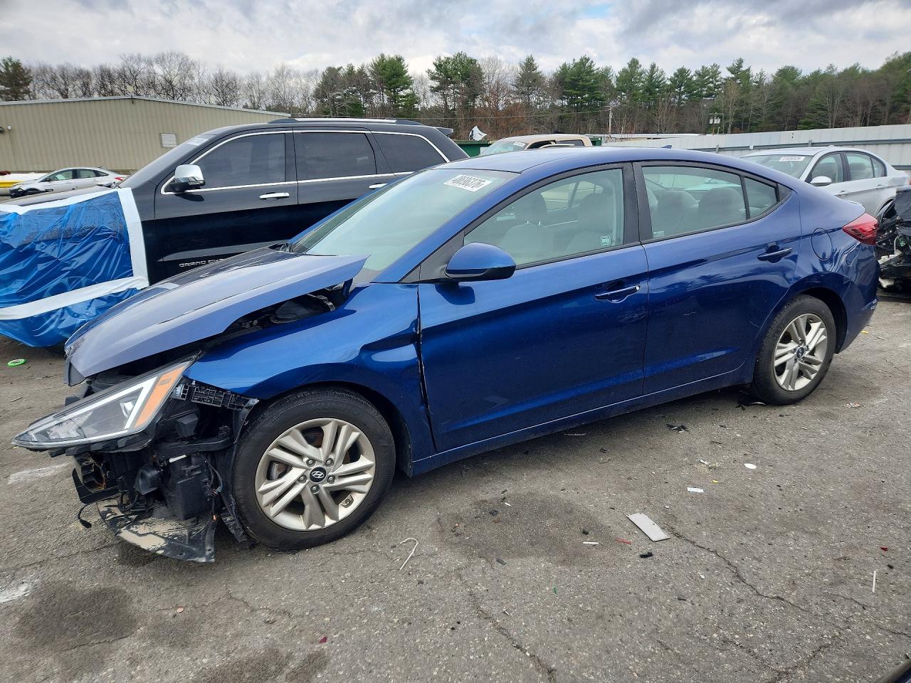 Salvage Hyundai ELANTRA Image