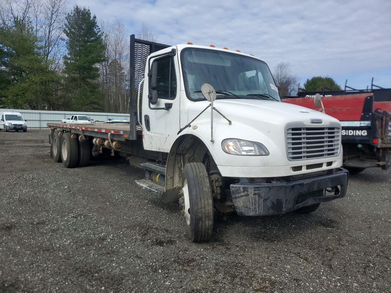 Salvage Freigliner M2 Image