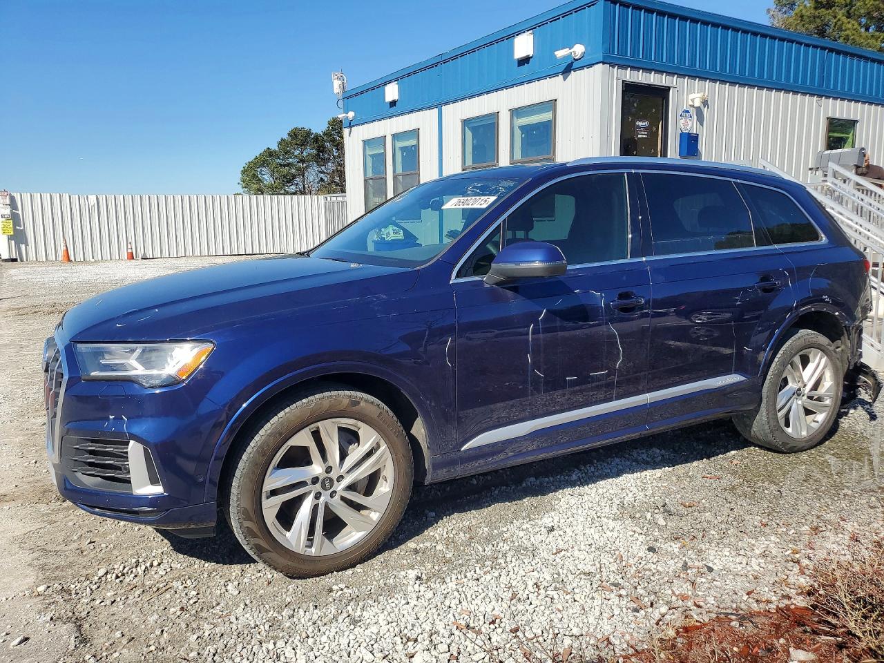 Salvage Audi Q7 Image