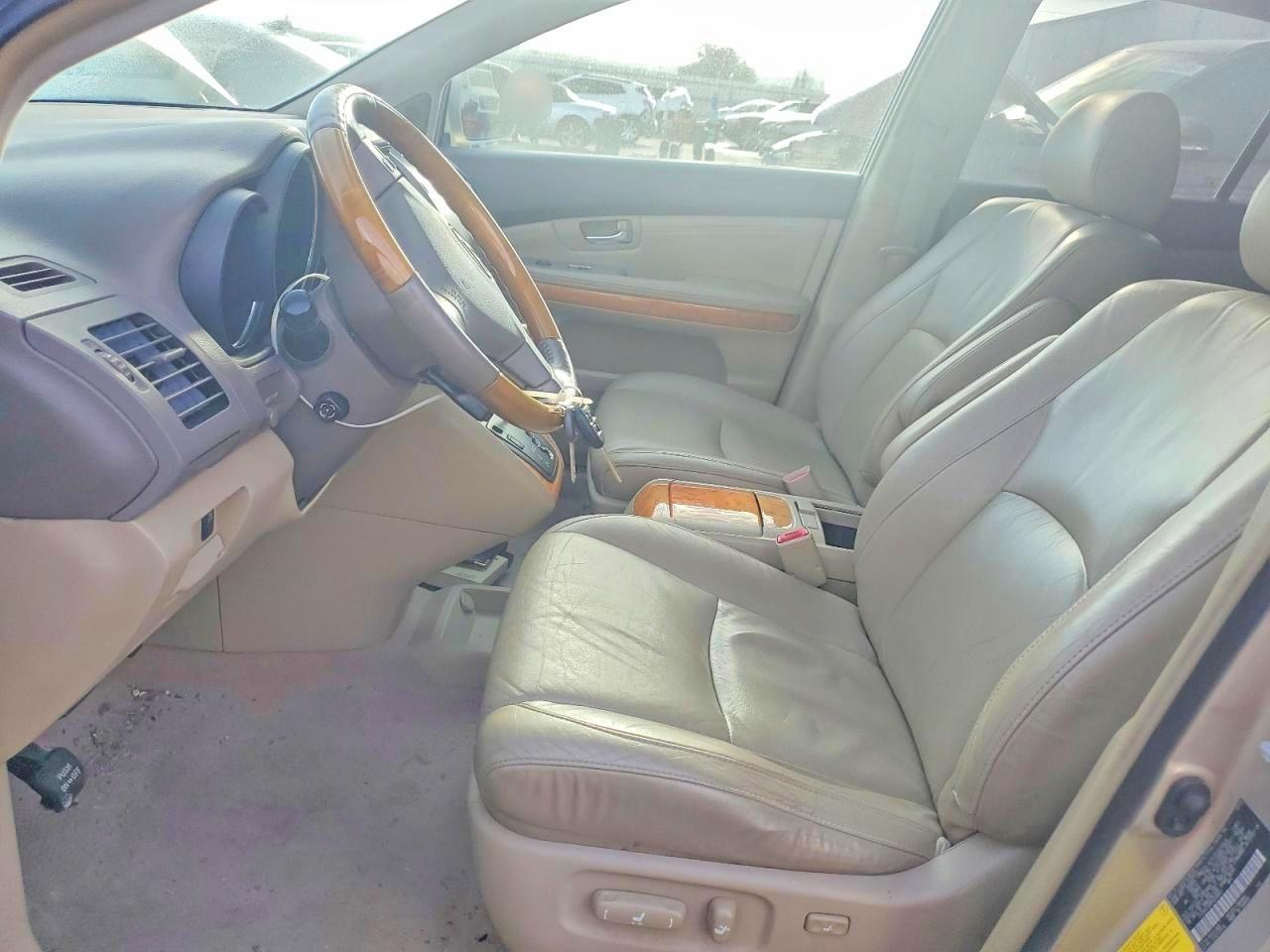 Lexus RX Base