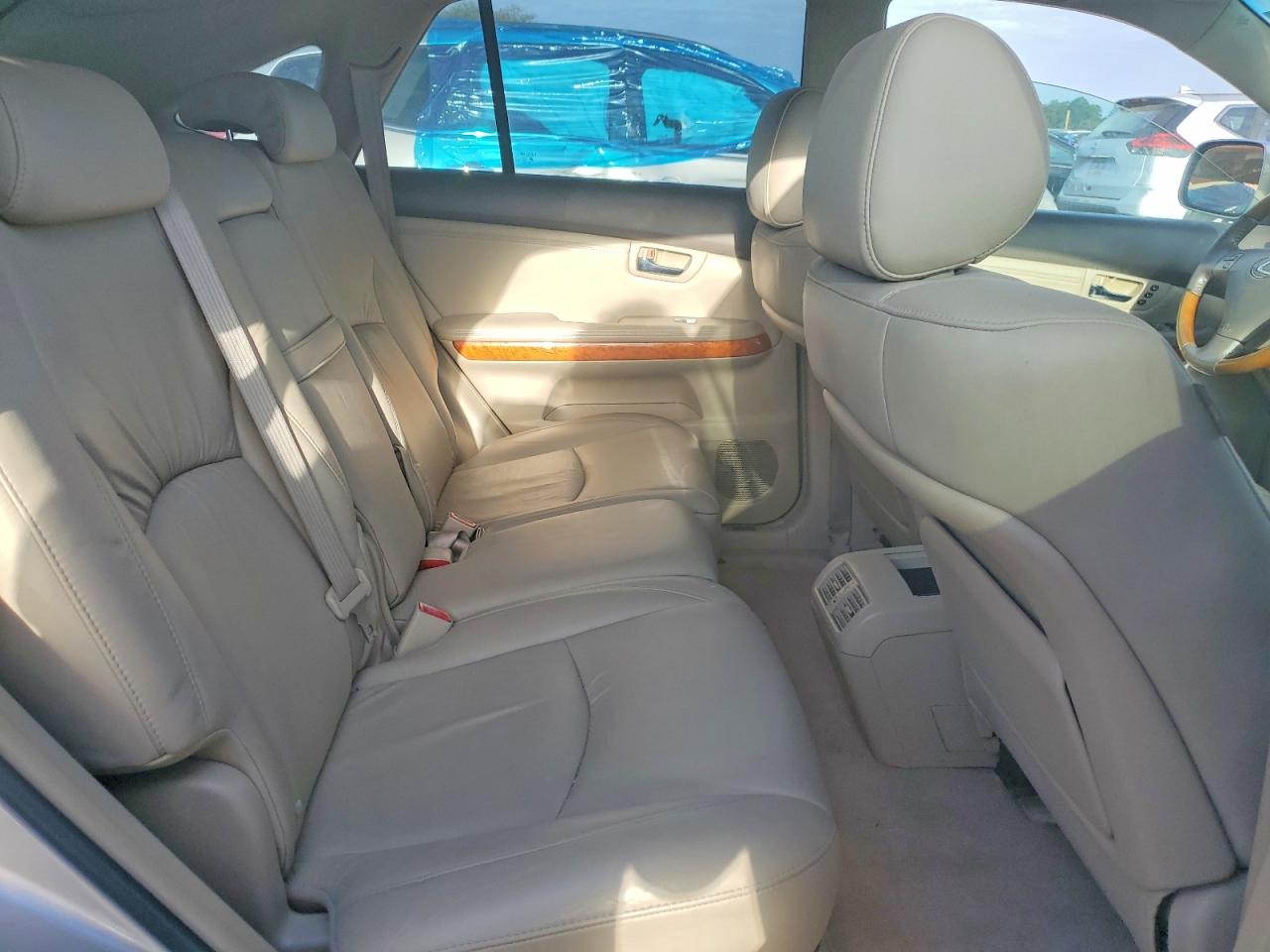 Lexus RX Base