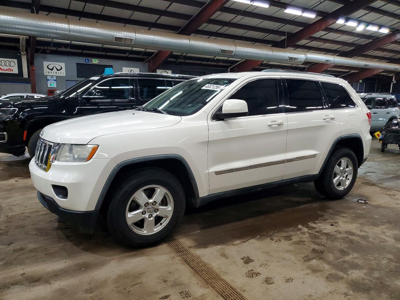 Salvage Jeep Cherokee Image