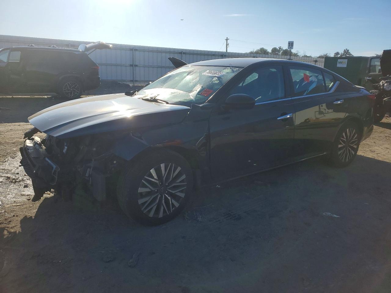 Salvage Nissan Altima Image