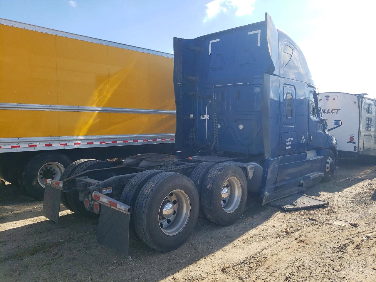 Freigliner Cascadia 126