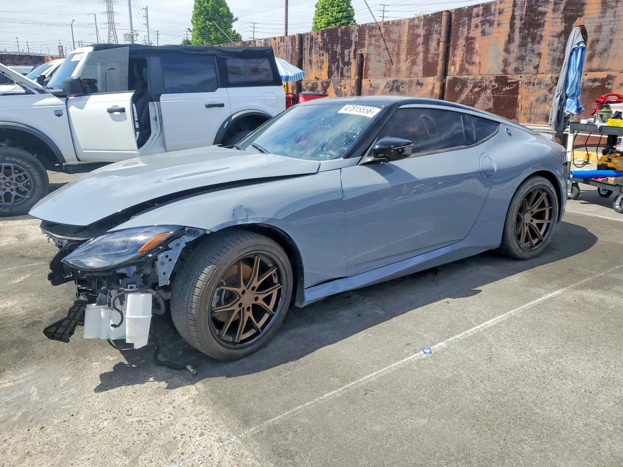 Salvage Nissan Z Performa Image
