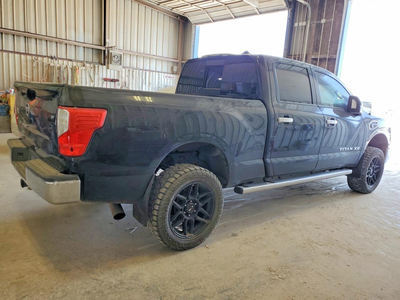 Nissan Titan Sv