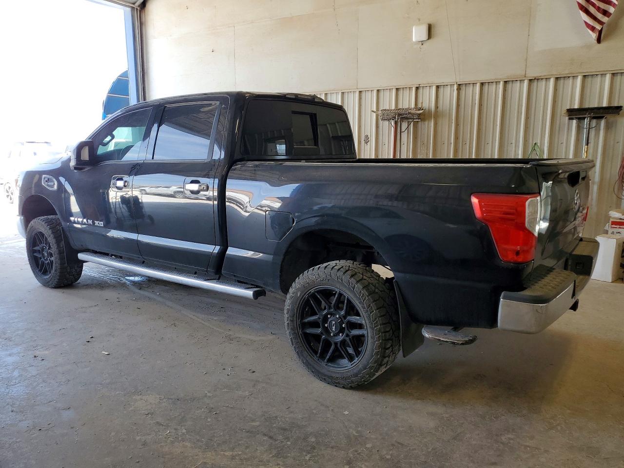 Nissan Titan Sv