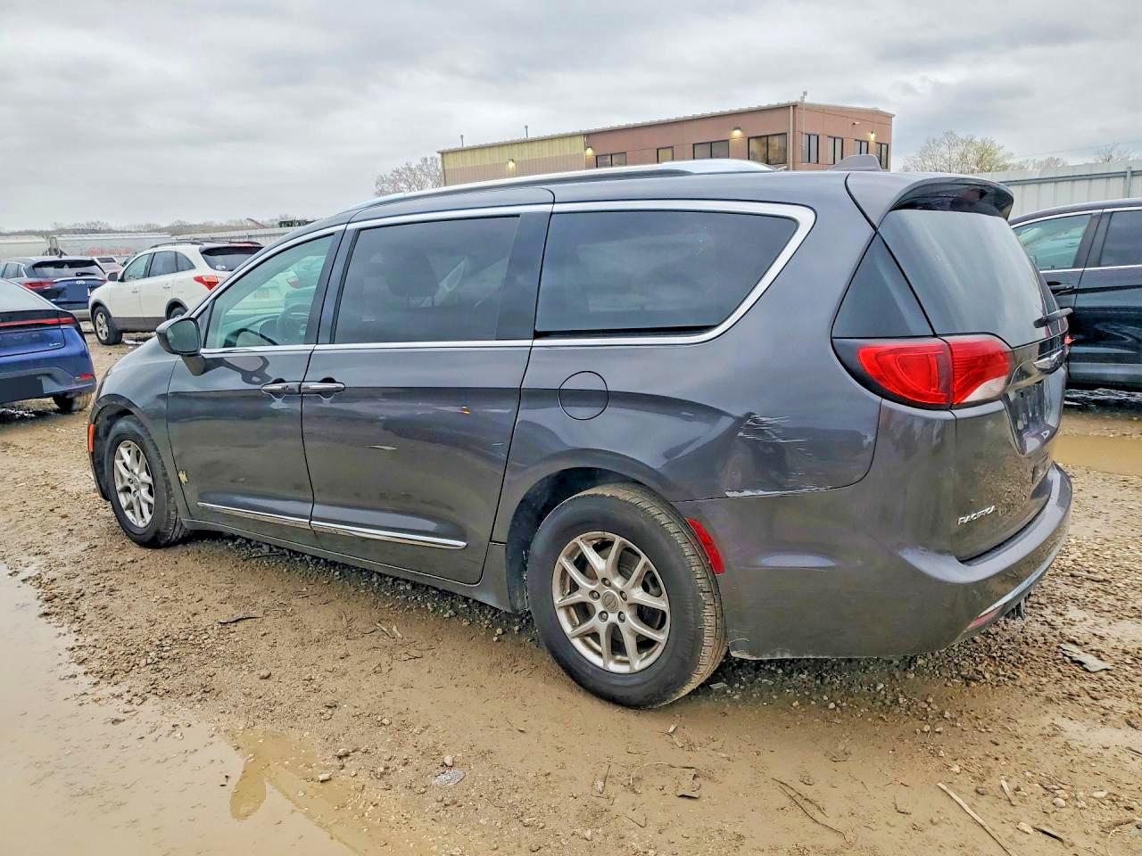 Chrysler Pacifica Touring L