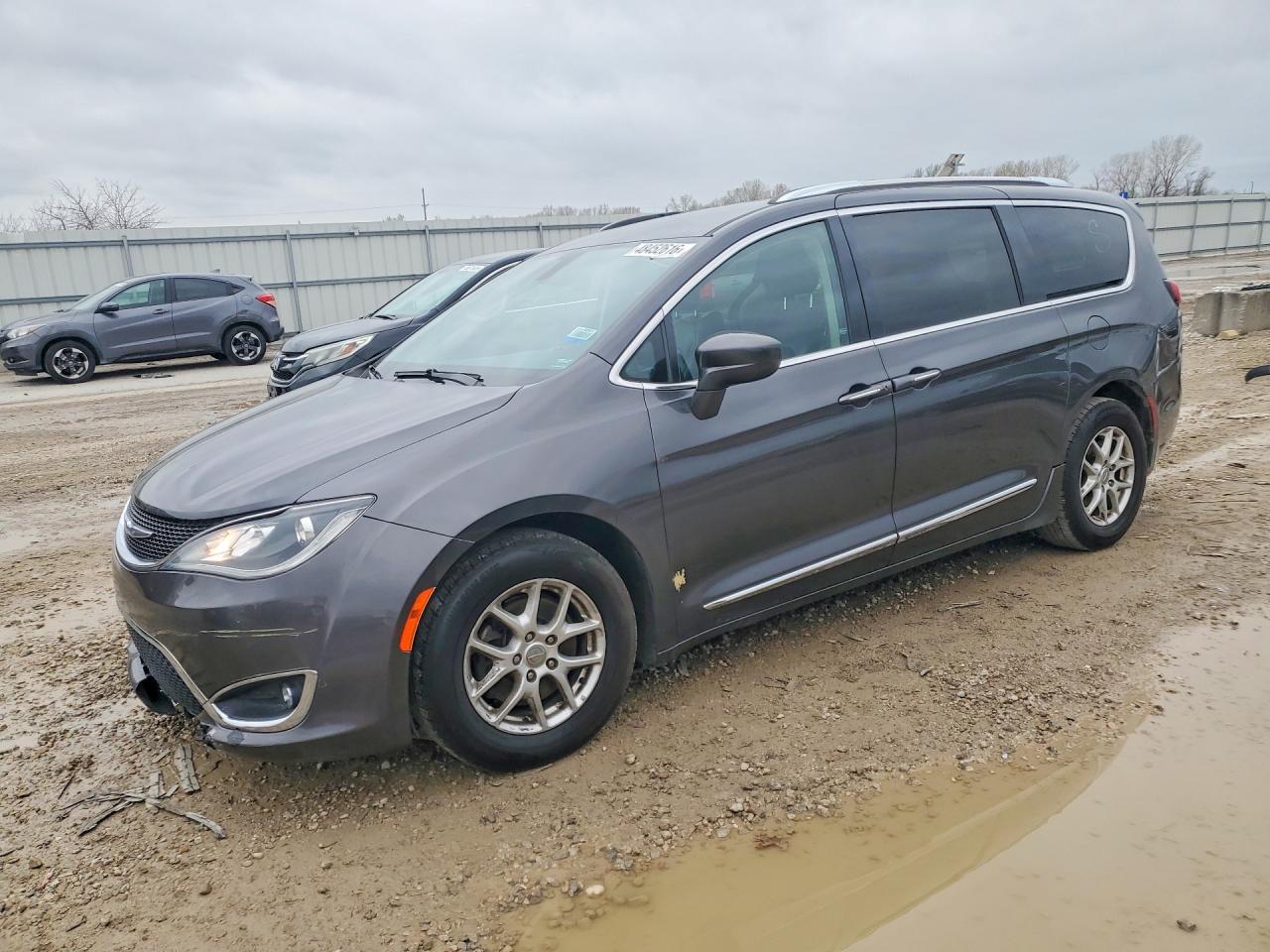 Salvage Chrysler Pacifica Image