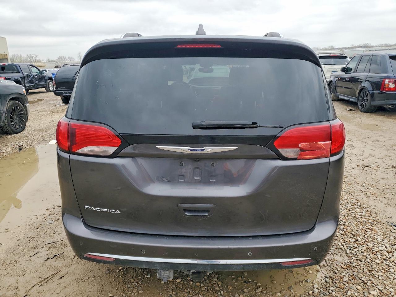 Chrysler Pacifica Touring L