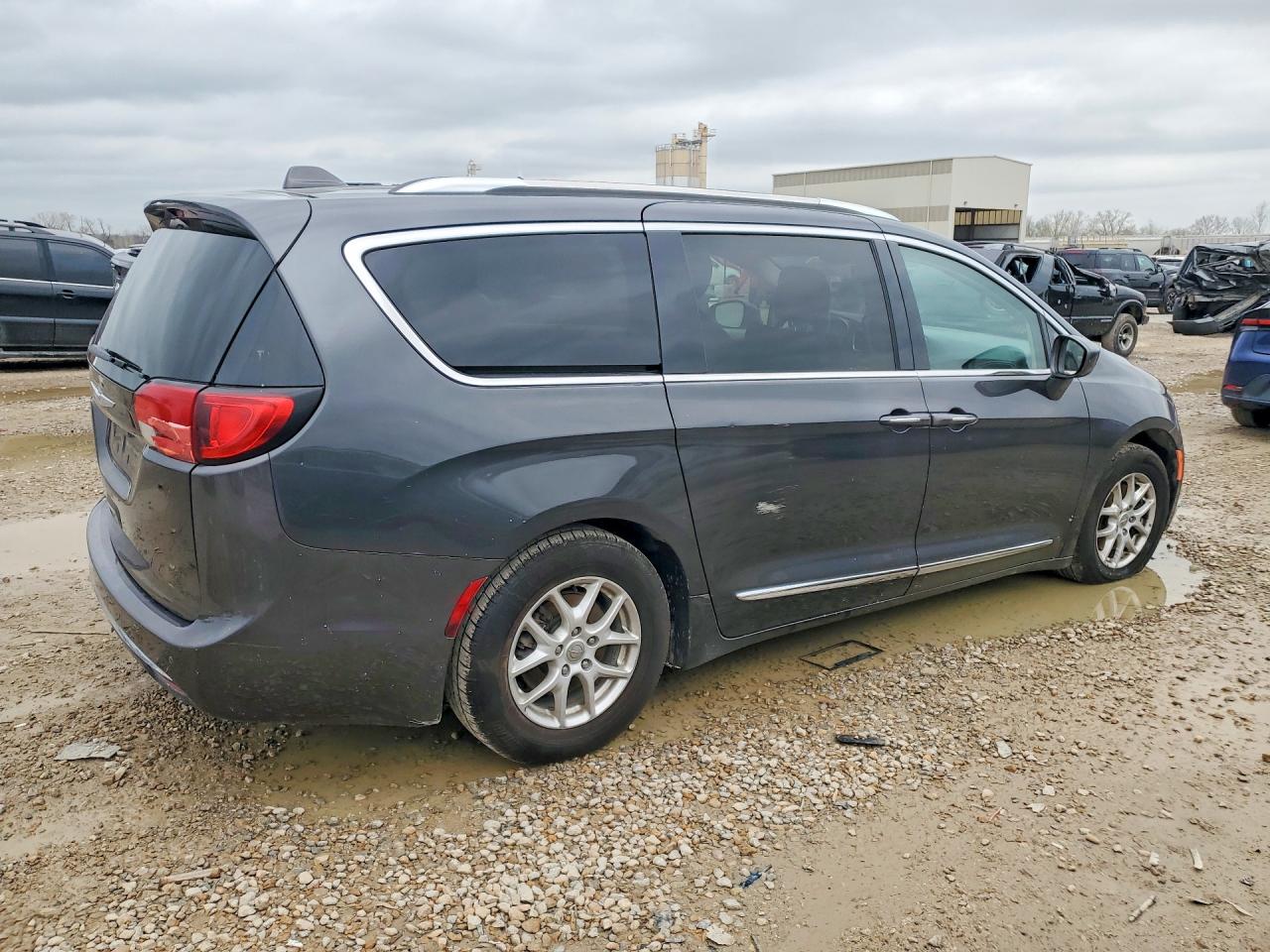 Chrysler Pacifica Touring L