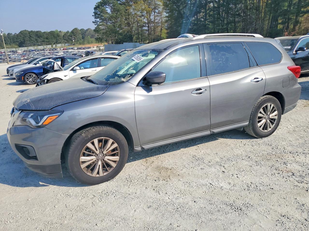 Salvage Nissan Pathfinder Image