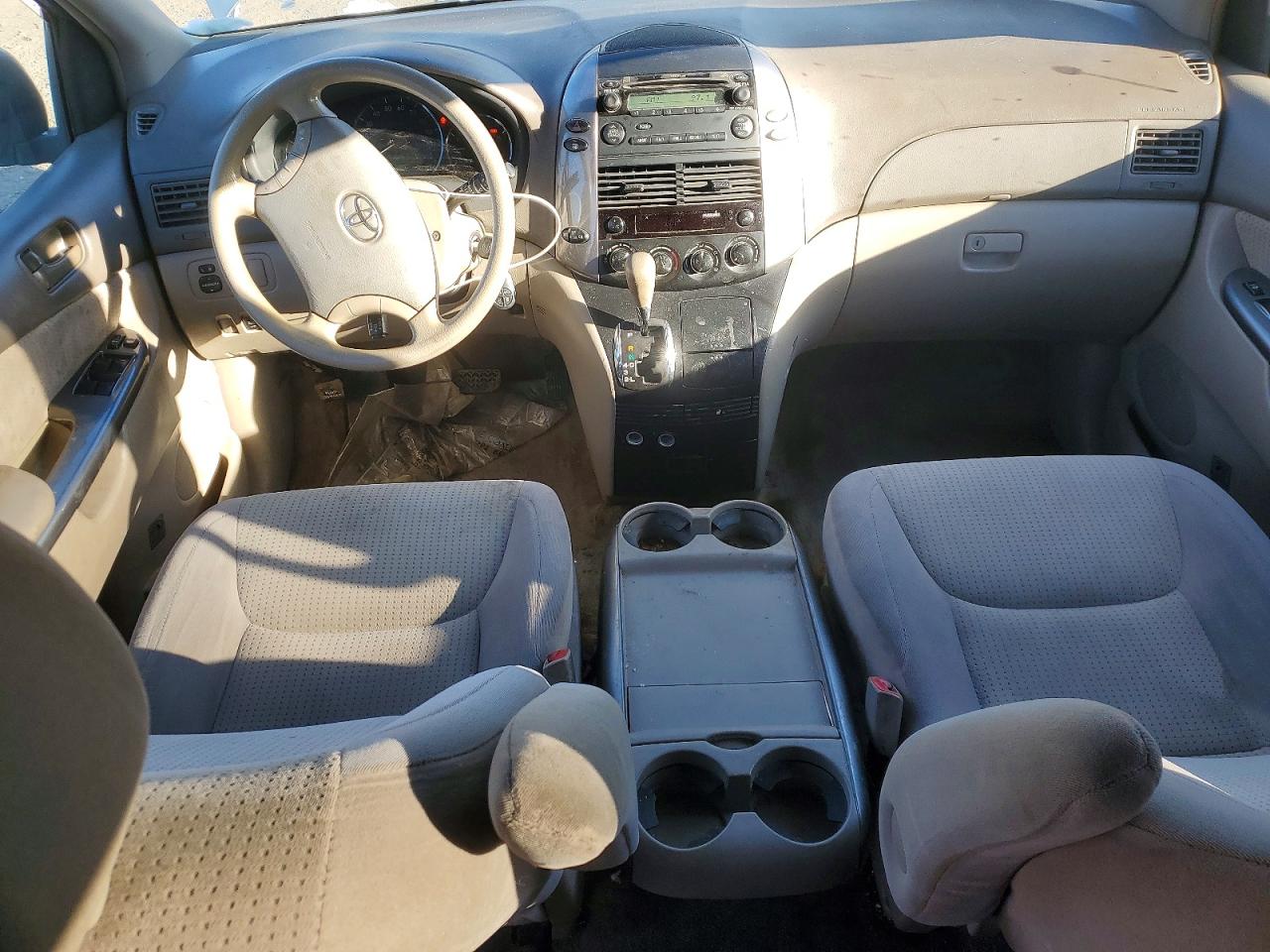 Toyota Sienna Le 7-passenger