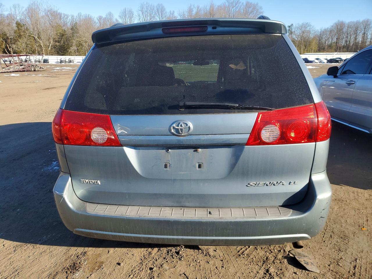 Toyota Sienna Le 7-passenger
