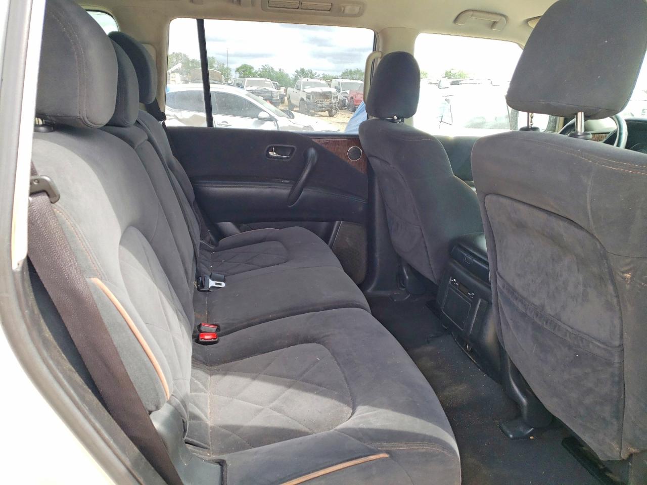 Nissan Armada Sv