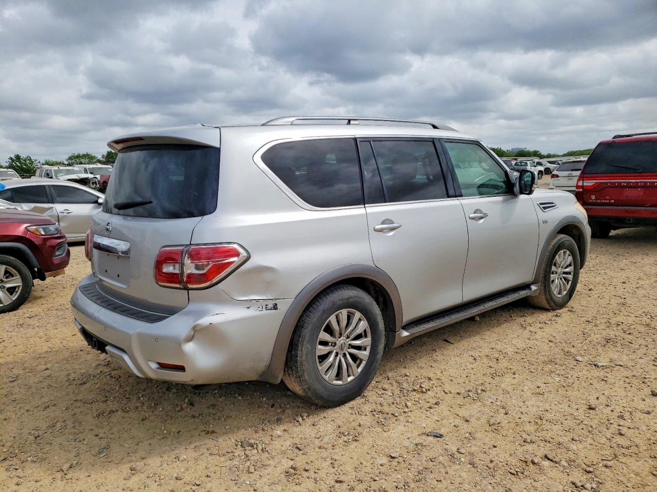 Nissan Armada Sv