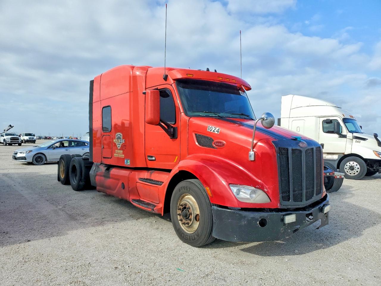 Salvage Peterbilt 579 Image