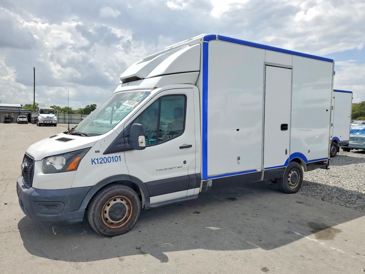 Salvage Ford Transit Image