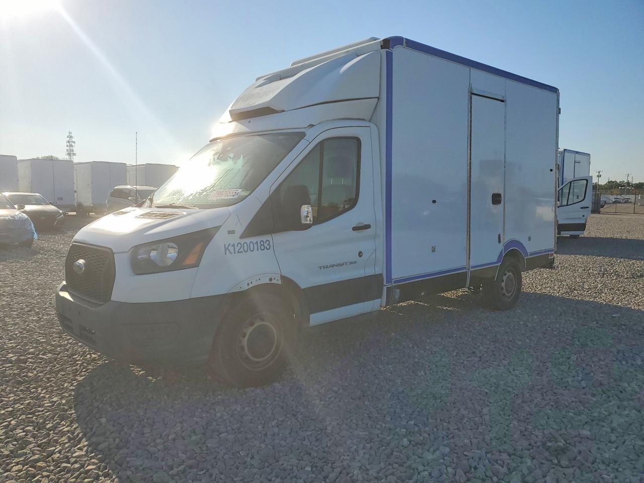 Salvage Ford Transit Image