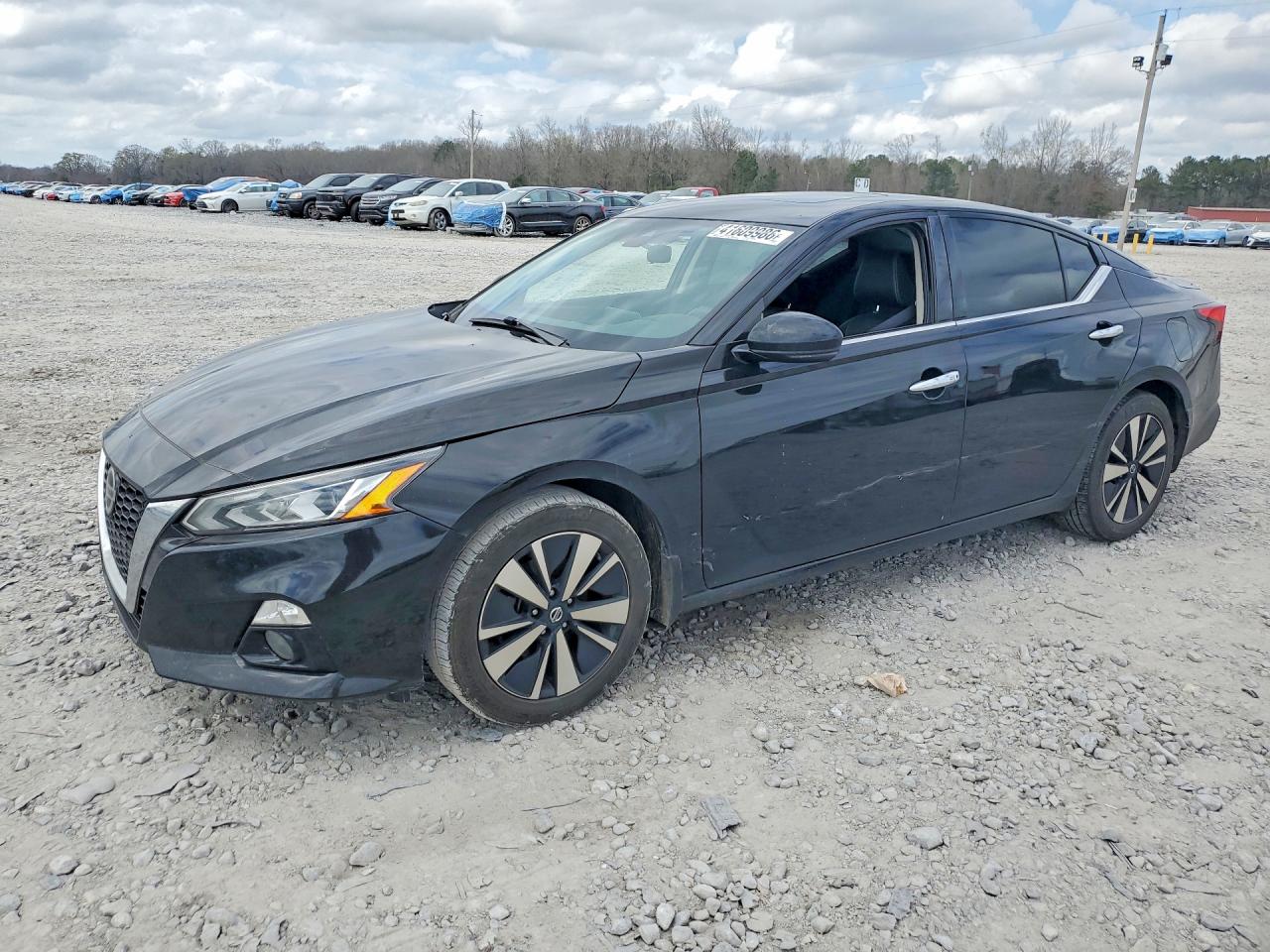 Salvage Nissan Altima Image