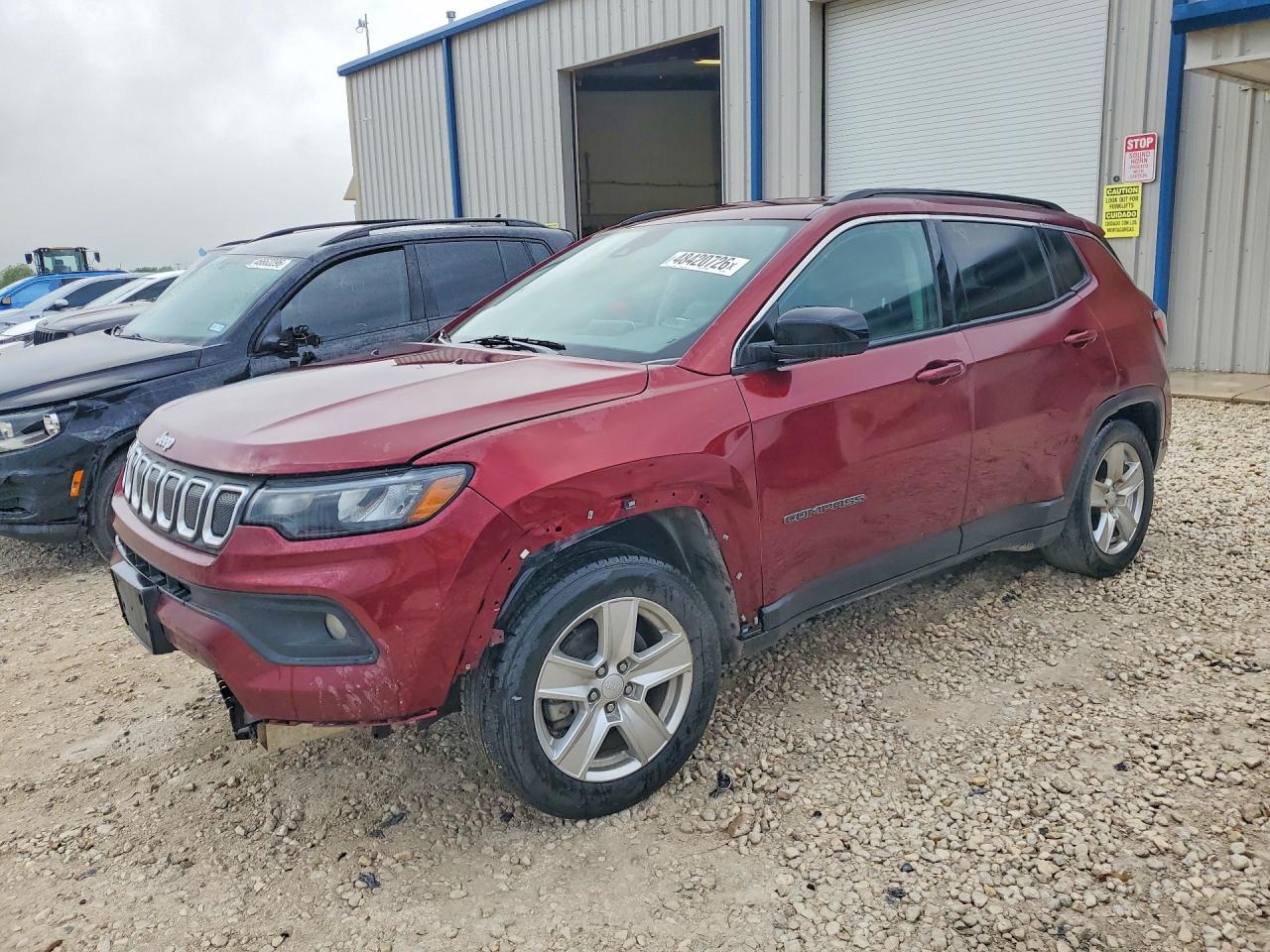 Salvage Jeep Compass Image