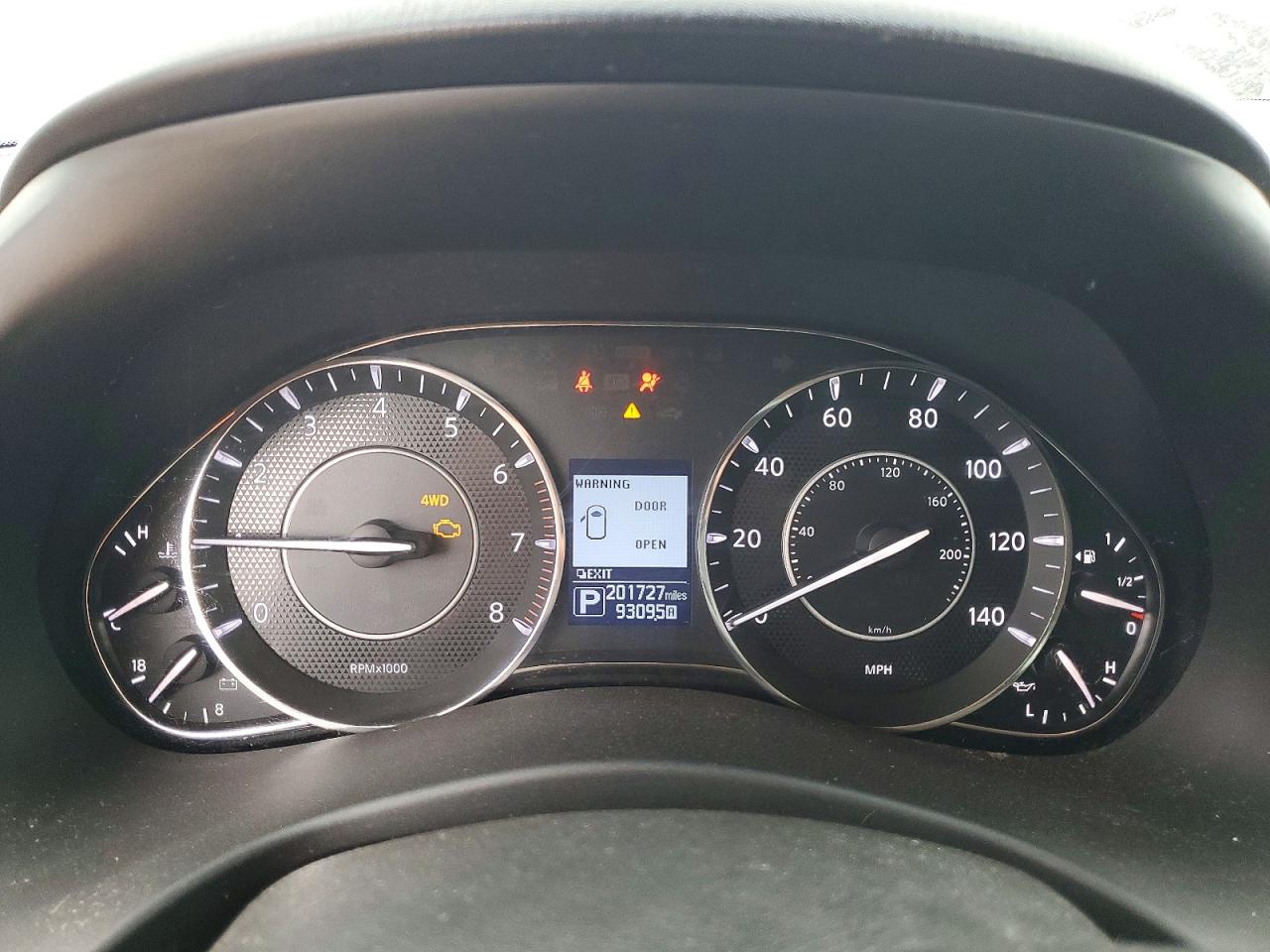 Nissan Armada Sv
