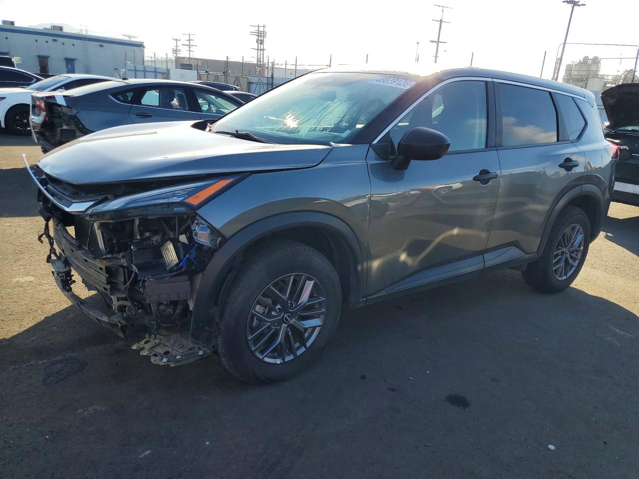 Salvage Nissan Rogue Image
