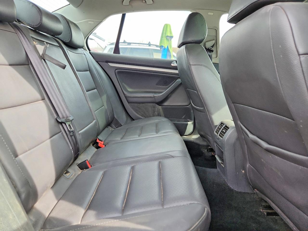 Volkswagen Jetta 2.5 Option Package 1