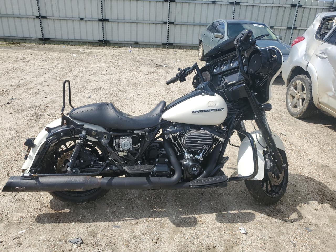 Salvage Harley-Davidson Fl Image