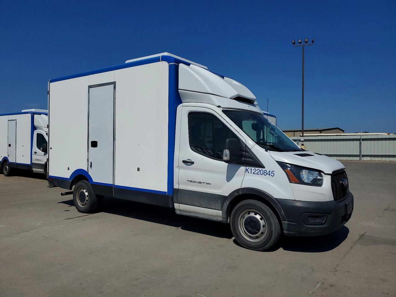 Salvage Ford Transit Image
