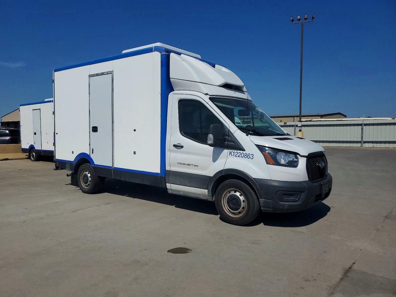 Salvage Ford Transit Image