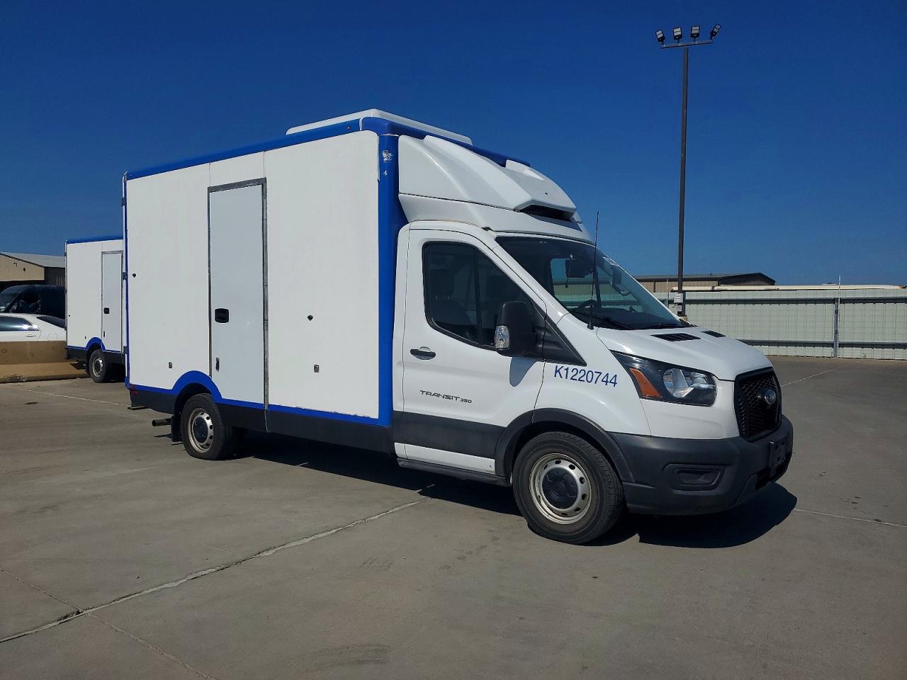 Salvage Ford Transit Image