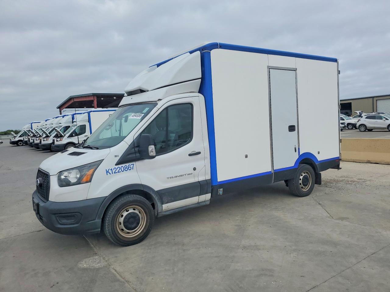Salvage Ford Transit Image
