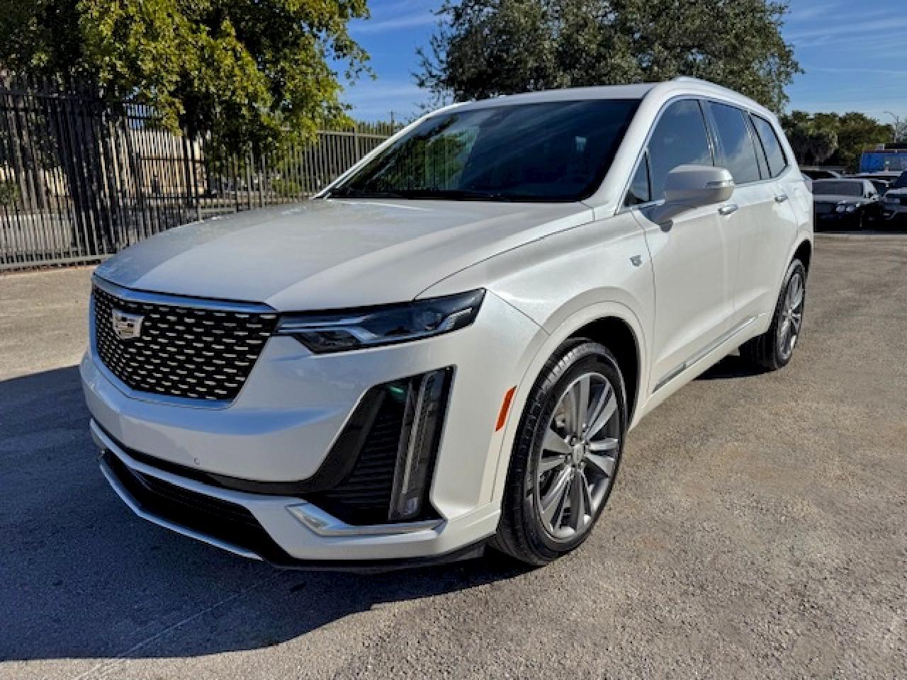 Salvage Cadillac XT6 Image