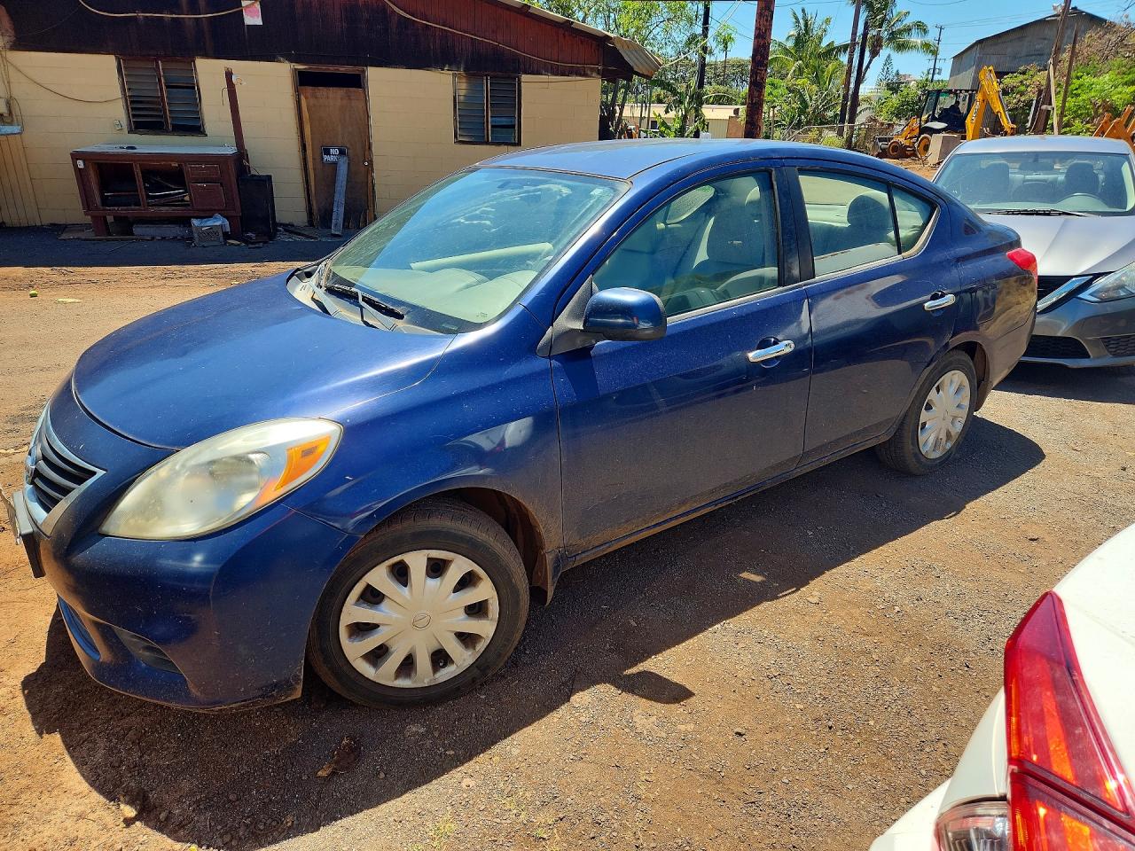 Salvage Nissan Versa Image