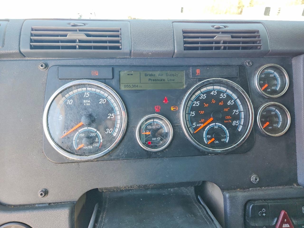 Freigliner Cascadia 125